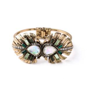 Retro Alloy Inlaid Gemstone Women&prime;s Cuff Bangle Bracelet Leaf Shape Pendant Fashion Jewelry