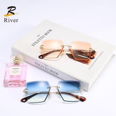 Round Unique Bend Temple Oversize Women Stock Sunglasses