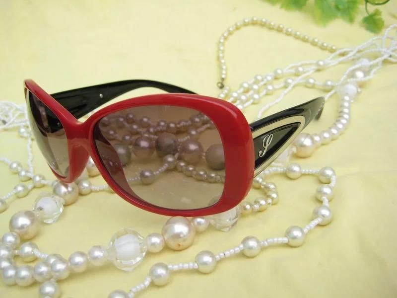 Fashion Plastic Frame Designed Sunglasses for Woman