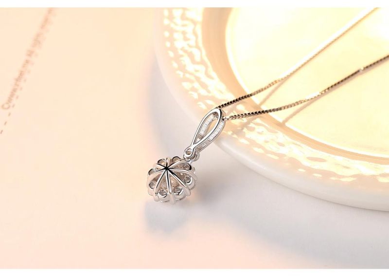 Wholesale Custom Jewelry Trendy Necklace with Eight-Claw Zircon Pendant