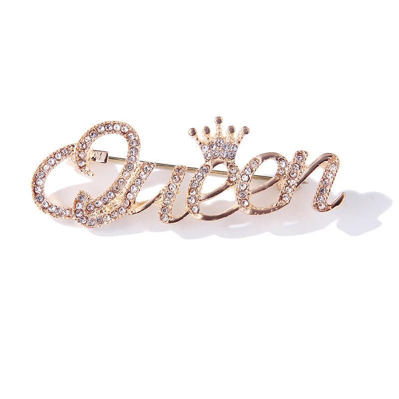 Queen Letter Simple Web Celebrity Brooch Lady Lovely Day Ins Brooch Collar Button Anti Light Accessories