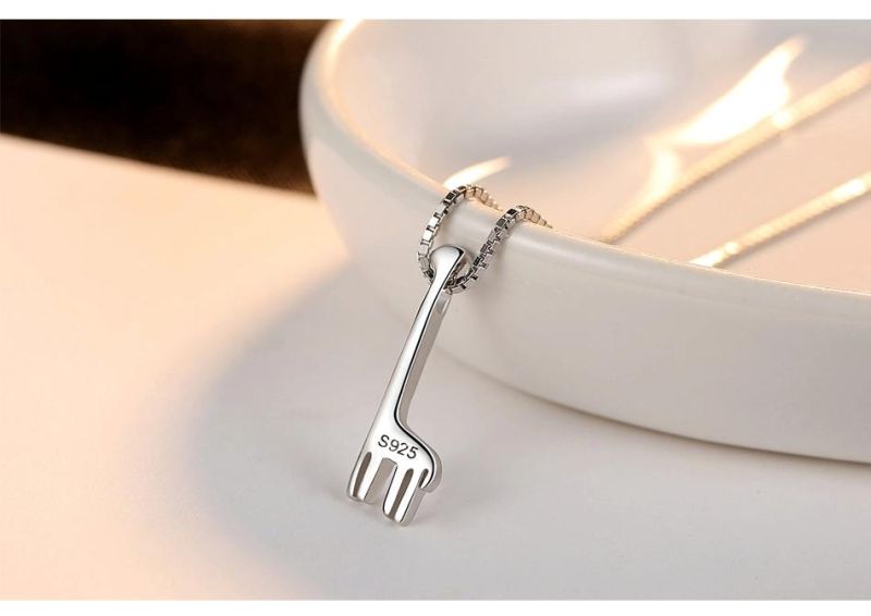 Funny Face Giraffe Necklace Inlaid Zircon with Extra Strong Light
