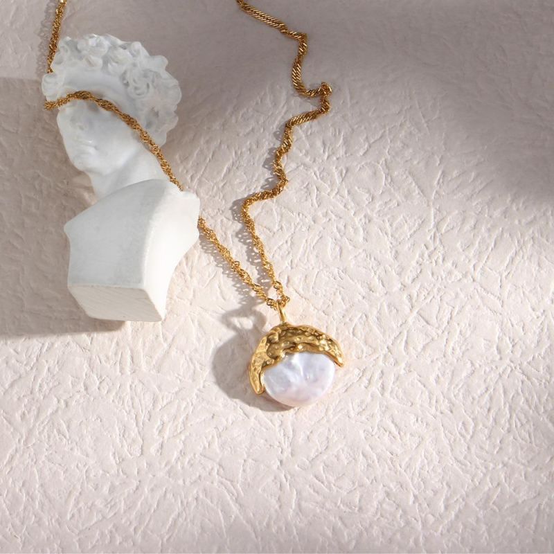 Factory Customized Fashion Women′s Jewelry Wholesale 18K Gold-Plated Stainless Steel Pearl Pendant Necklace