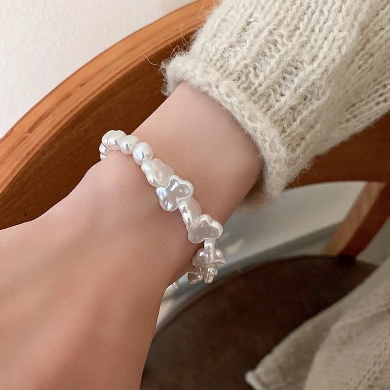 Irregular Pearl T-Buckle Bracelet French Fashion Design Retro Love Bracelet