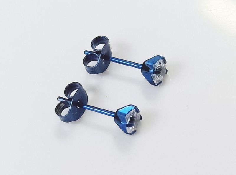 Popular ASTM F136 Titanium G23 Titanium Zircon Four-Claw Ear Studs Anodizing Titanium Blue Ear Stud Piercing Jewelry Factory Wholesale Tper12c