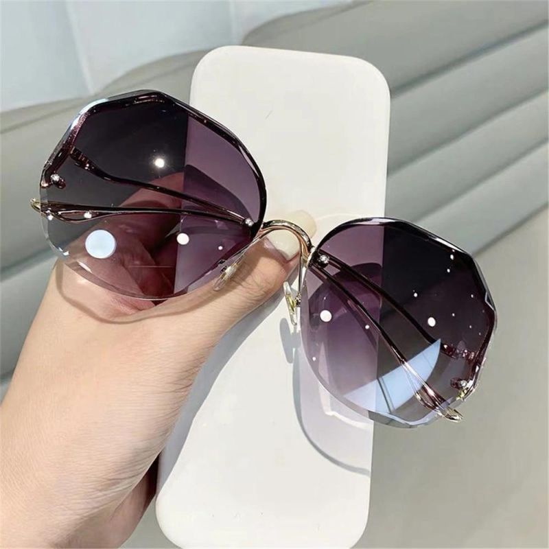 2022 Fashion Tea Gradient Sunglasses Women Ocean Water Cut Trimmed Lens Metal Curved Temples Sun Glasses Female UV400