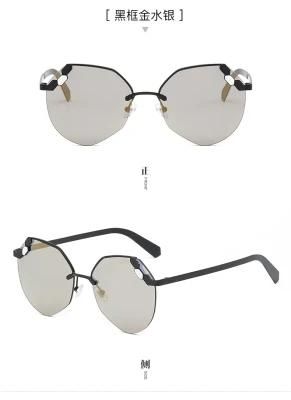 New Small Sun Shades Popular Brand Sun Glasses Irregular Frame Personality Women Sunglasses for Men