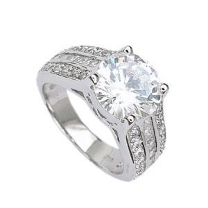 Noble Diamond Cut White Topaz Gemstone Silver Jewelry Ring