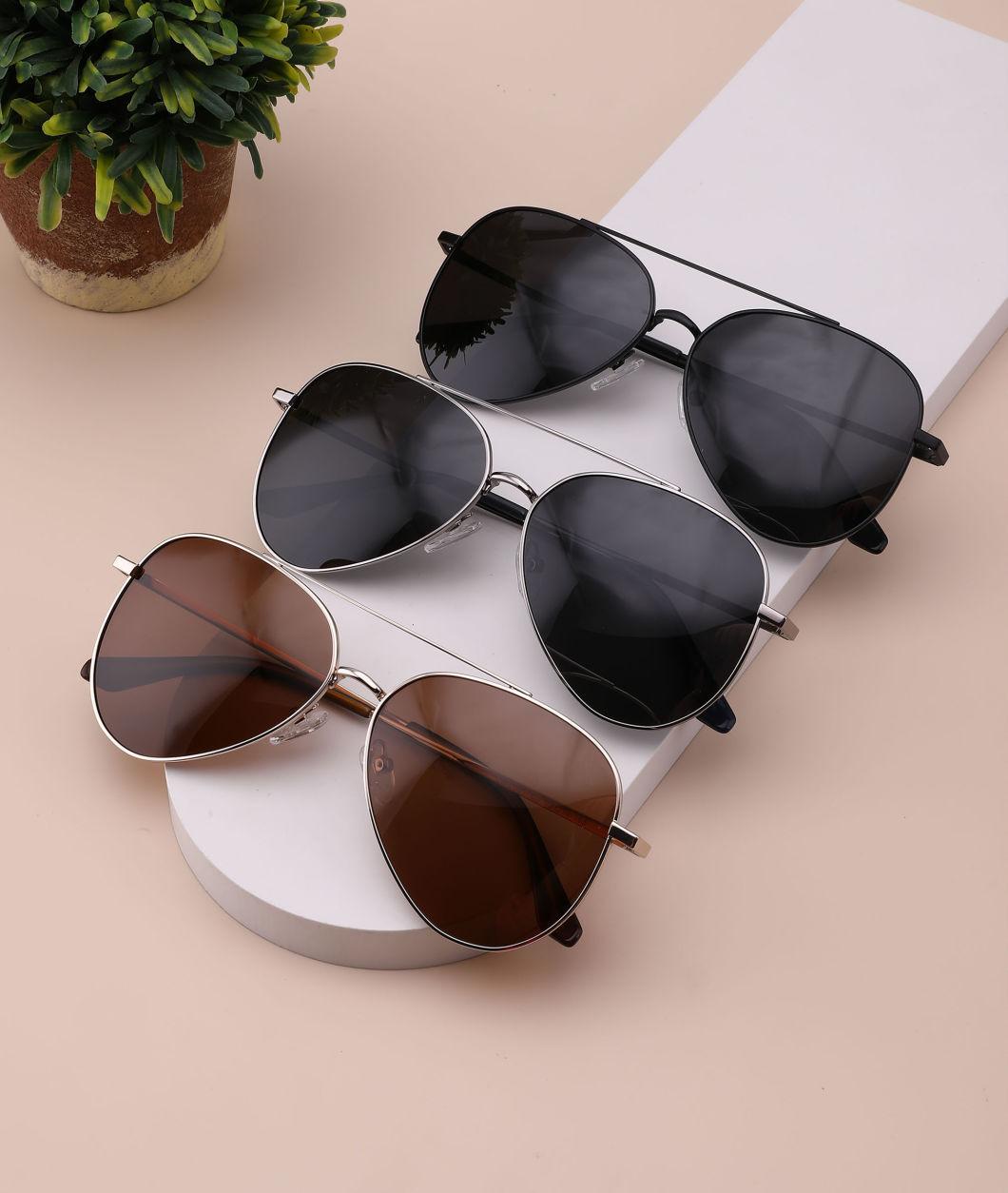 Stylish Men′ S Metal Frame Silver Double Bridge Pilot Gentlemen Sunglasses