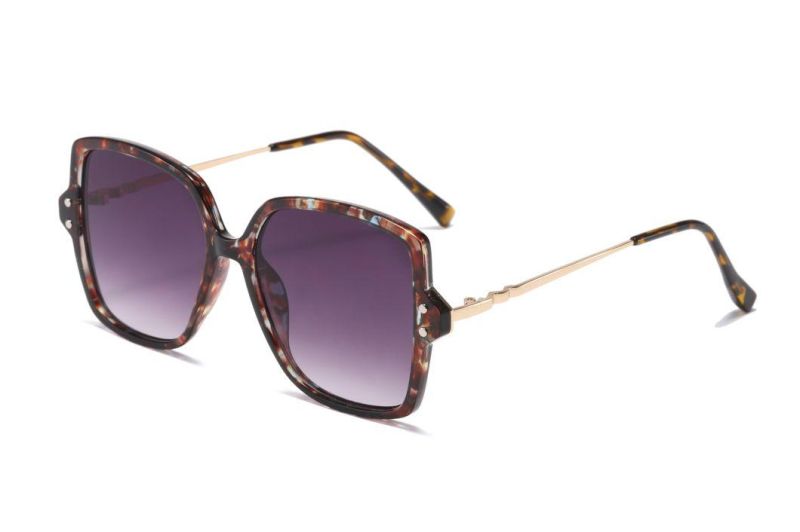 Delicate Women′s Butterflies Frame Top Fashion Sunglasses with Metal Temple