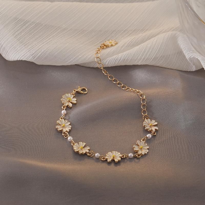 Sweet and Fresh Daisy Flower Necklace Bracelet South Korea Temperament Simple Niche Design Feeling Short Clavicle Chain Accessories