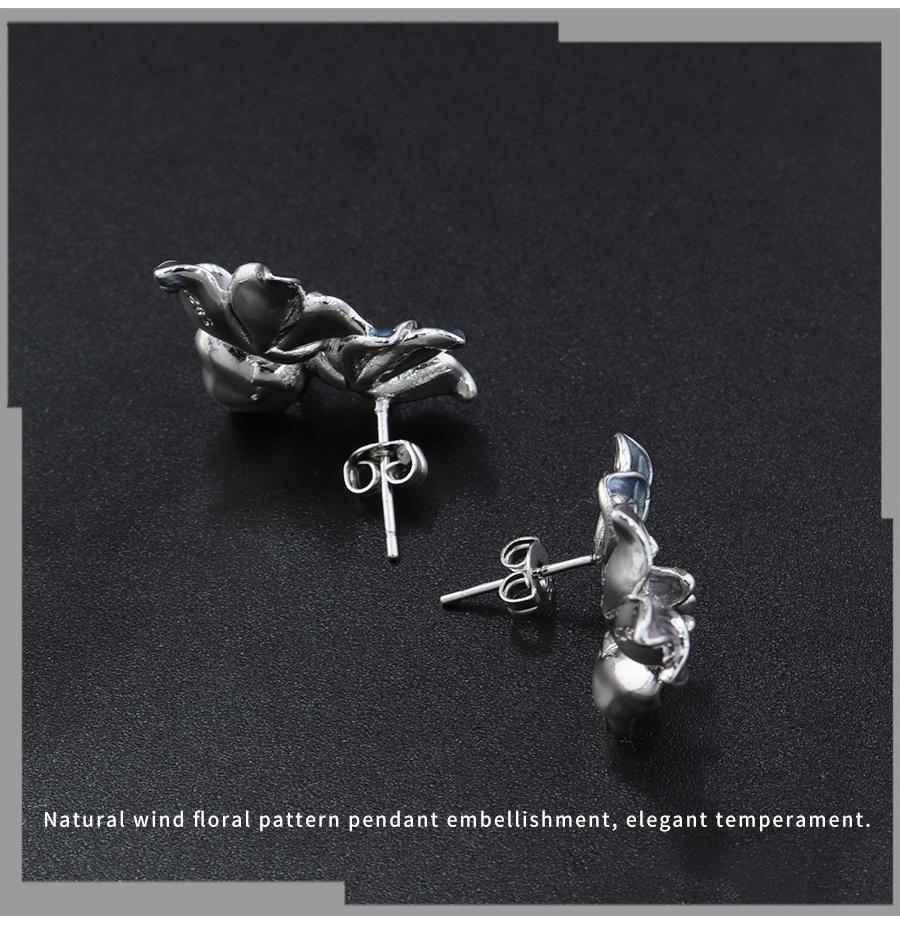 S925 Silver Elegant Flower Pattern Stud Earrings