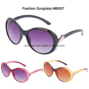 Classic Designed Sunglasses for Unisex (M8057)