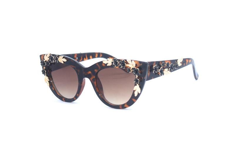 Gradient Vintage Cat Eye Frame Embedded with Flower Decorations Women Trendy Shade Fashion Sunglasses