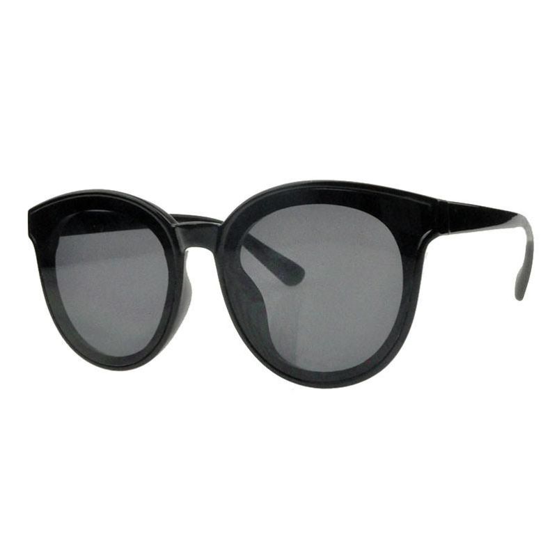2018 Simple Fashionable Sunglasses with Flat Lens