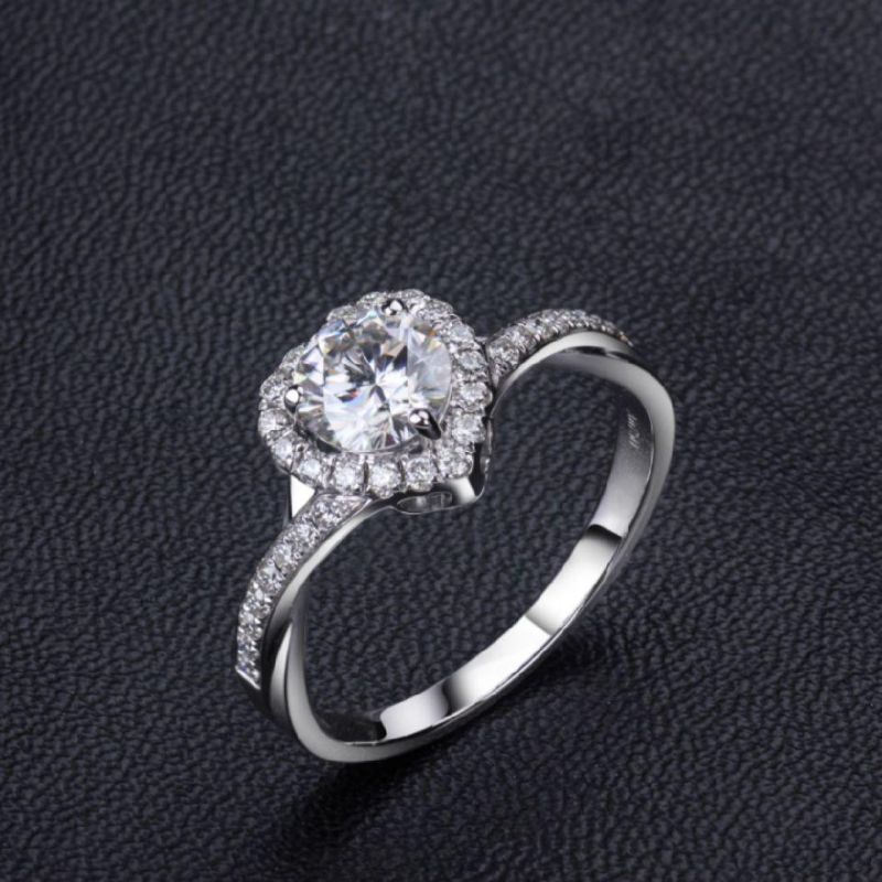 Customize High Quality 1CT Def Color Heart 18K Moissanite Wedding Ring