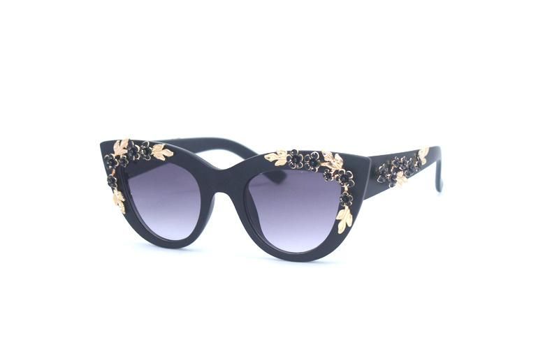 Gradient Vintage Cat Eye Frame Embedded with Flower Decorations Women Trendy Shade Fashion Sunglasses