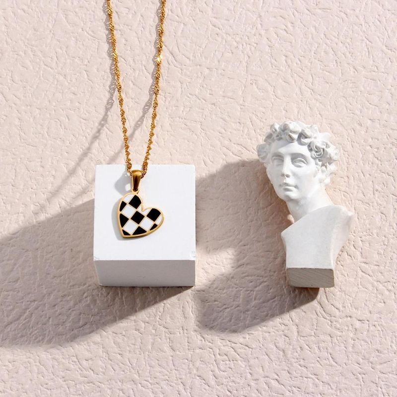Factory Customized Fashion Jewelry Wholesale Customized Stainless Steel 18K Gold-Plated Black-and-White Checkerboard Love Necklace