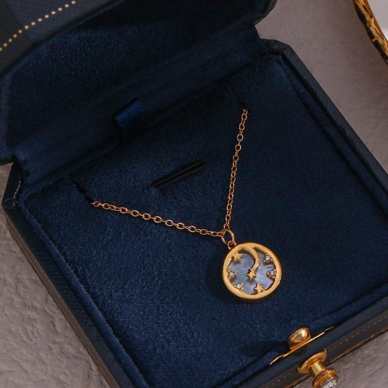 Factory Customized Fashion Jewelry Ins Fashion Niche Light Luxury Design Pendant Jewelry Five Pointed Star Moon Shell Round Brand Pendant Necklace Female