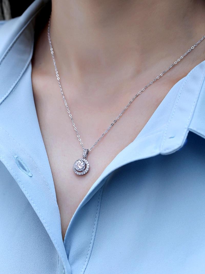Fashion women′s necklace 1 carat moissanite diamond round pendant jewelry for girls