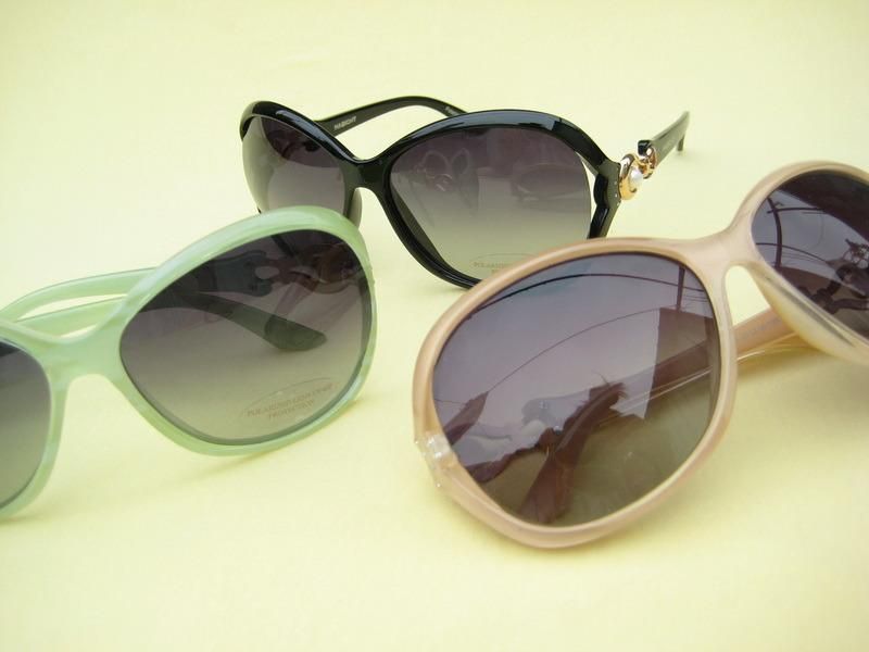 Fashion Designed PC Frame Sunglasses with Metal Decoraction