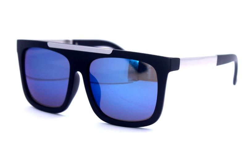 2021 New Design Fashion Plastic Sunglasses with UV Protection