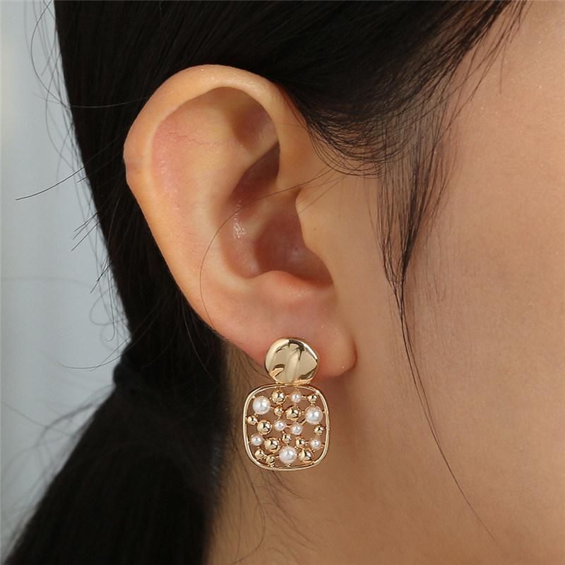 Fashion Jewelry Metal Hammered Waved Square Stud with Filigree Geometric Cut out Design Pearl Earrings for Women