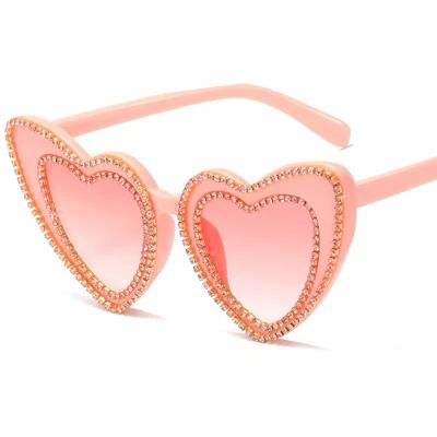 2022 Women Wholesale Arrival Hot Selling Frame Love Heart Shaped Diamond Sun Glasses Fashion Trendy Sunglasses