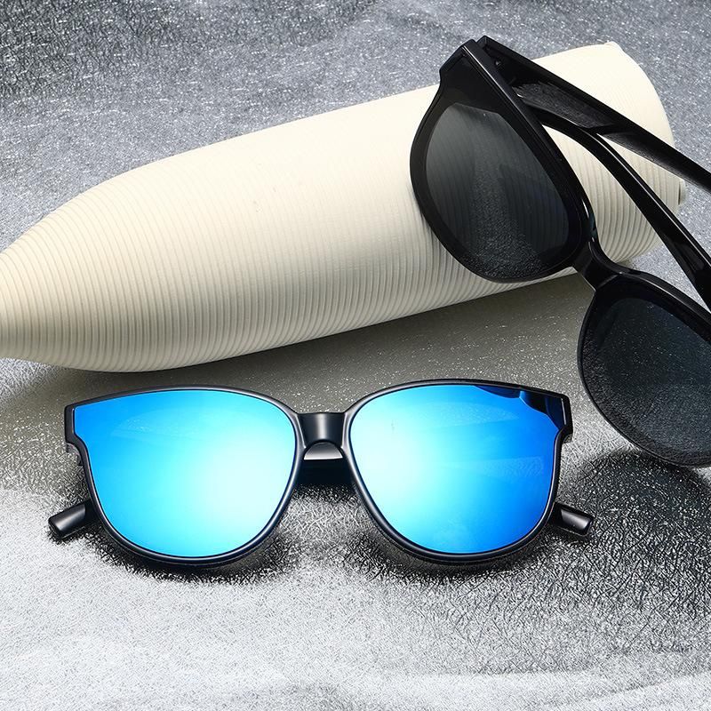 Trendy Oversized Sunnies Unique Mirrored and Polarized Flat Lens with a Lightweight PC Frame Cat Eye Shape Sunglasses