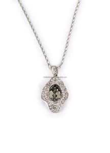 Fashion Jewelry/Jewellery Shining Crystal Necklaces (HN1A634)