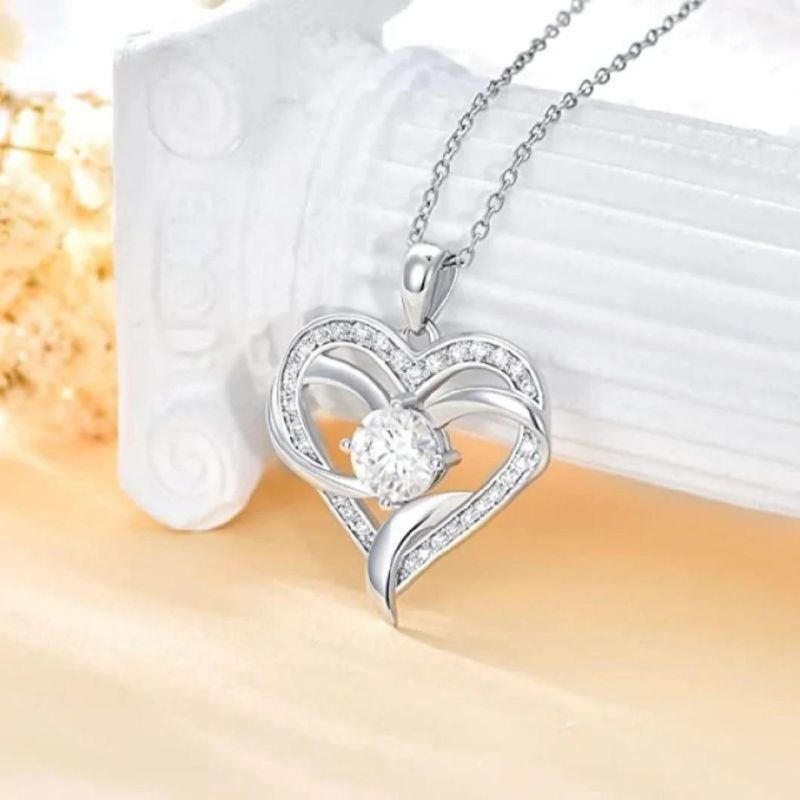 Jewelry S925 Sterling Silver Rhodium Plated Heart Shape Moissanite Pendant Necklace