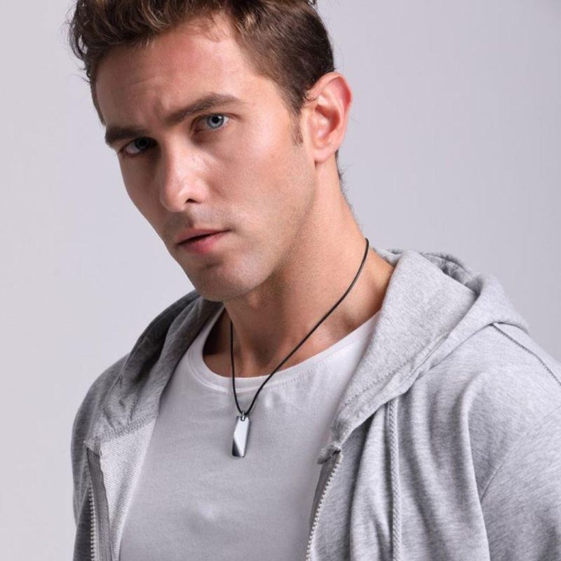 Titanium Steel Men′ S Pendant Titanium Steel + Rhinestone Microphone Pendant Gold Men′ S Necklace