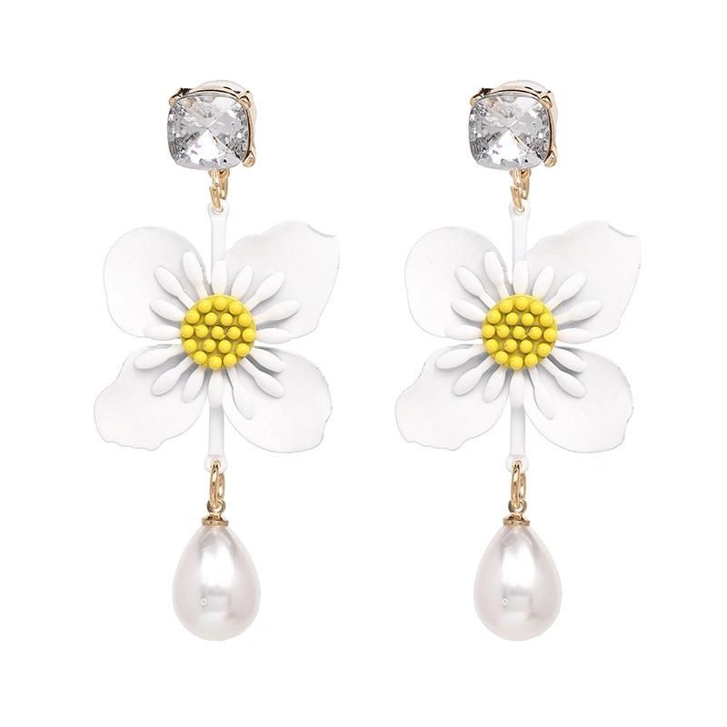 Female Autumn White Floral Diamond Imitation Pearl Resin Earring with Flower