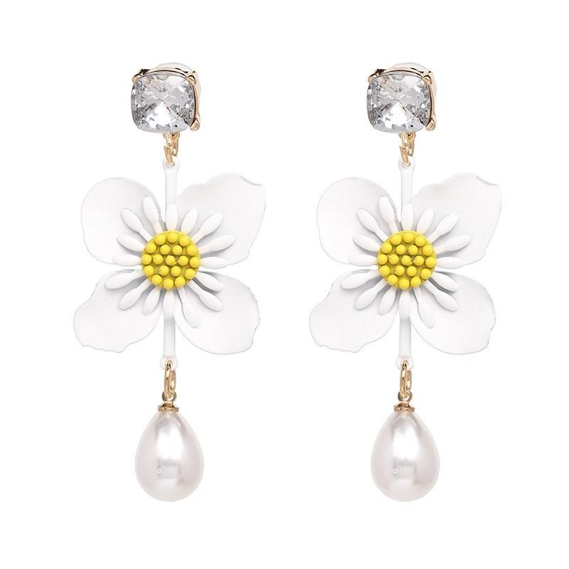 Female Autumn White Floral Diamond Imitation Pearl Resin Earring with Flower