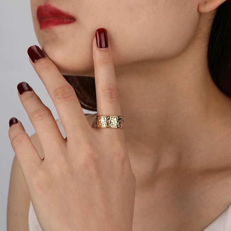 Latest Width Sand Stone Texture Gold Plated Finger Rings Women with Crystal