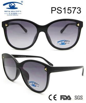 High Quality Classical Black Unisex Frame Plastic Sunglasses (PS1573)