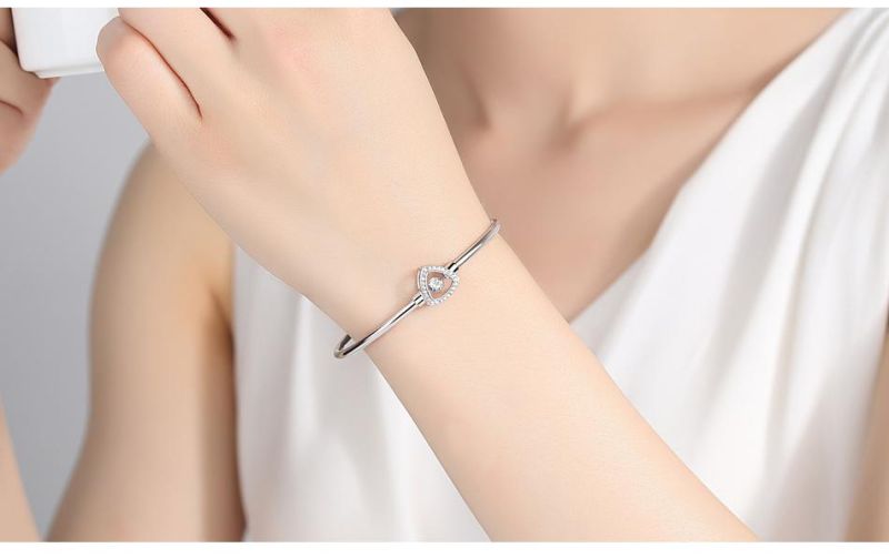 Stylish Zircon Bracelet Sparkles with a Diamond-Studded Classic