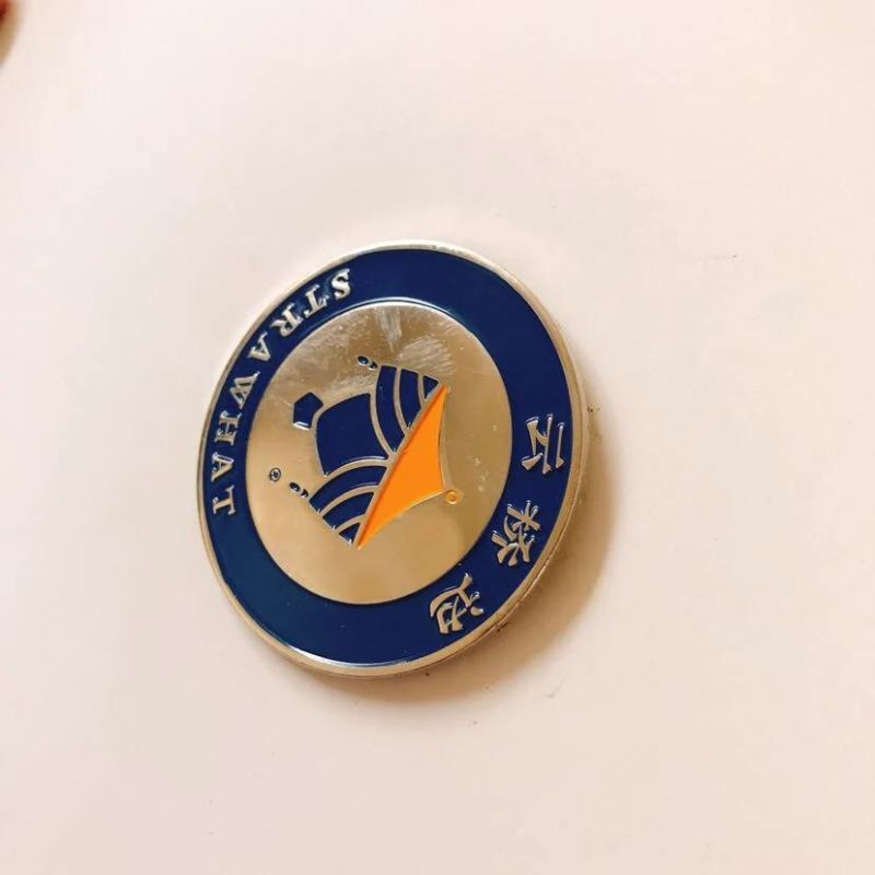 Low Price Customized Animal Shaped Golden Badge