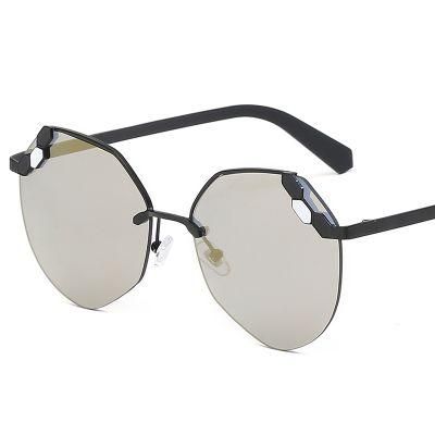 New Fashion Lady Oversized Rimless Square Sunglasses Women Men Small Glasses Gradient Sun Glasses Female UV400