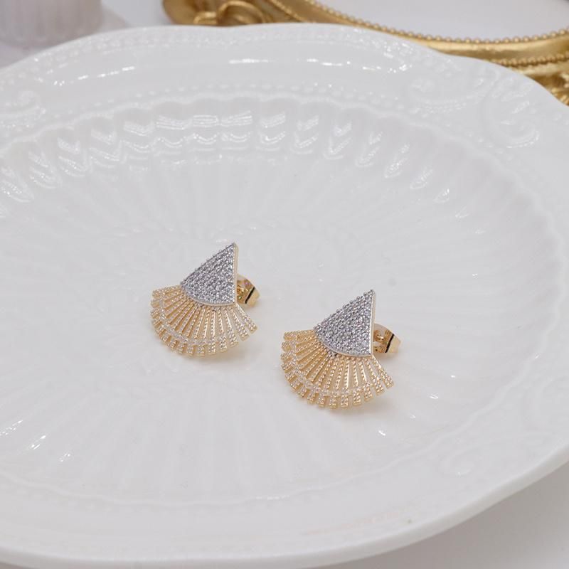 Fashion Brass Gilded Jewelry Scalloped Lady Charm Earrings