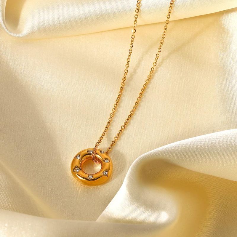 Factory Customized Fashion Jewelry European American Temperament Stainless Steel Plated 18K Gold Zirconium Inlaid Doughnut Pendant Necklace