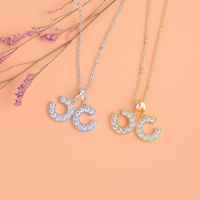 Fashion Crystal Hollow-out Shell Pendant Necklace