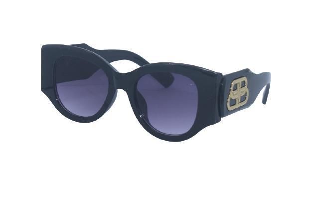Luxury New Arrival Women Plastic Sunglasses with UV400 Lens