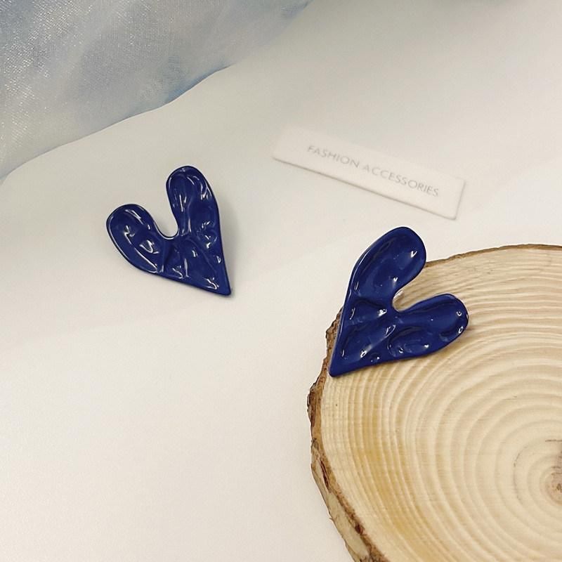 Manufacture 2022 New Hallow out Design Hammered Heart Shape Stud Earrings for Women Girls Statement Fashion Jewelry in Gold Silver Plated or Blue Painting