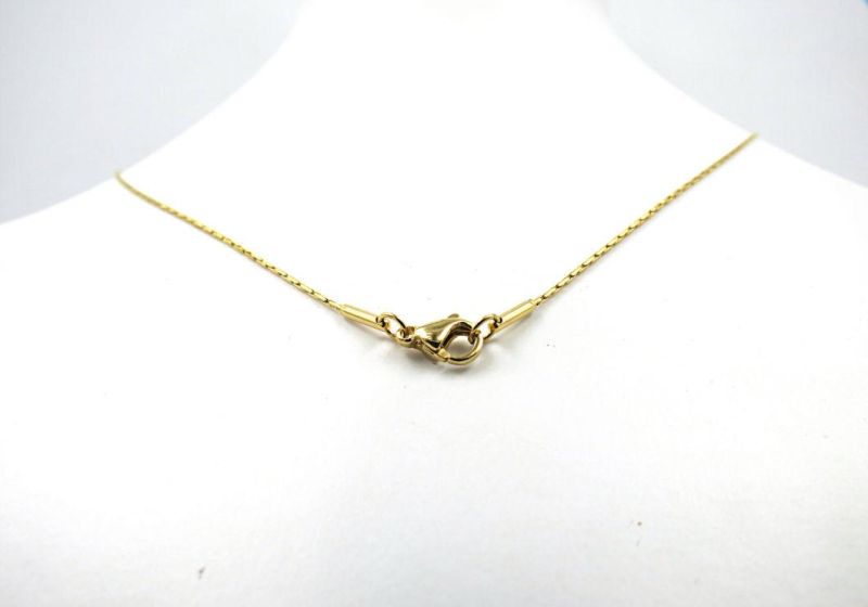 Jewelry Elegant Necklace in Golden Color