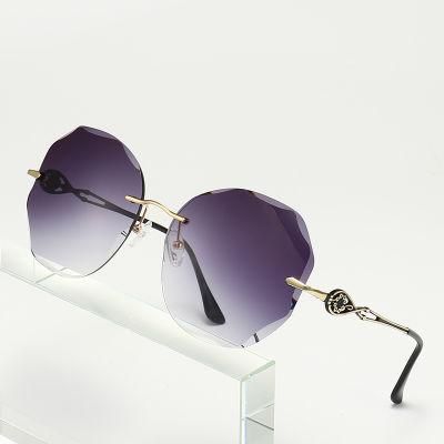 New Fashion Design Hot Selling Sunglasses for Women