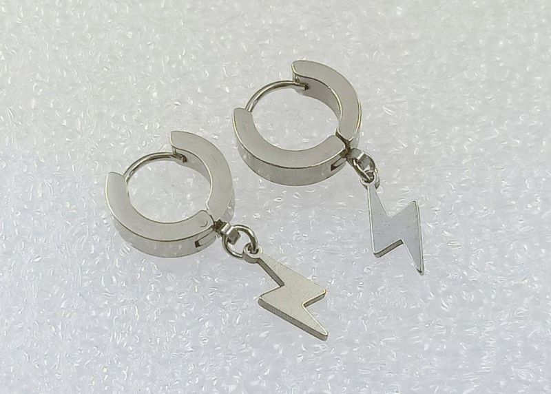 European and American Fashion Stainless Steel Lightning Pendant Ear Buckle Titanium Steel Earrings Student Personality Ear Buckle Ear Stud Er0025