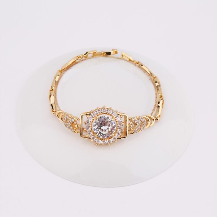 Hot Selling Elegant Luxury Chains Jewelry Charm Heart Bracelet for Women