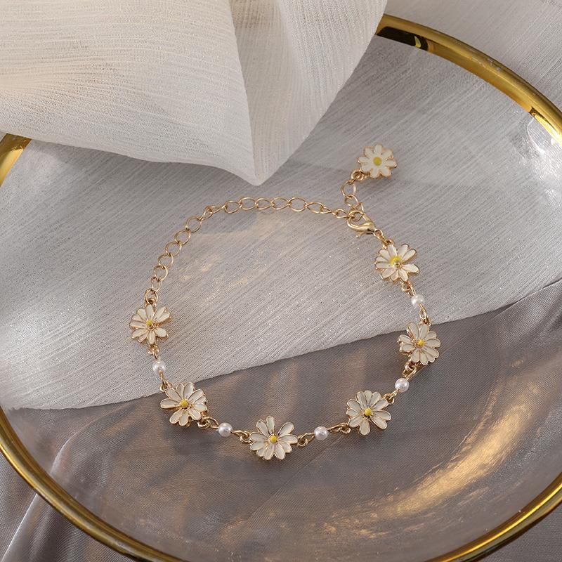 Sweet and Fresh Daisy Flower Necklace Bracelet South Korea Temperament Simple Niche Design Feeling Short Clavicle Chain Accessories