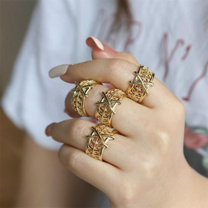 Leaf Shape Zircon Micro Inlaid Ring Woman′ S Simple Hollow out Cross Gold-Plated Ring Customized Ring Accessories